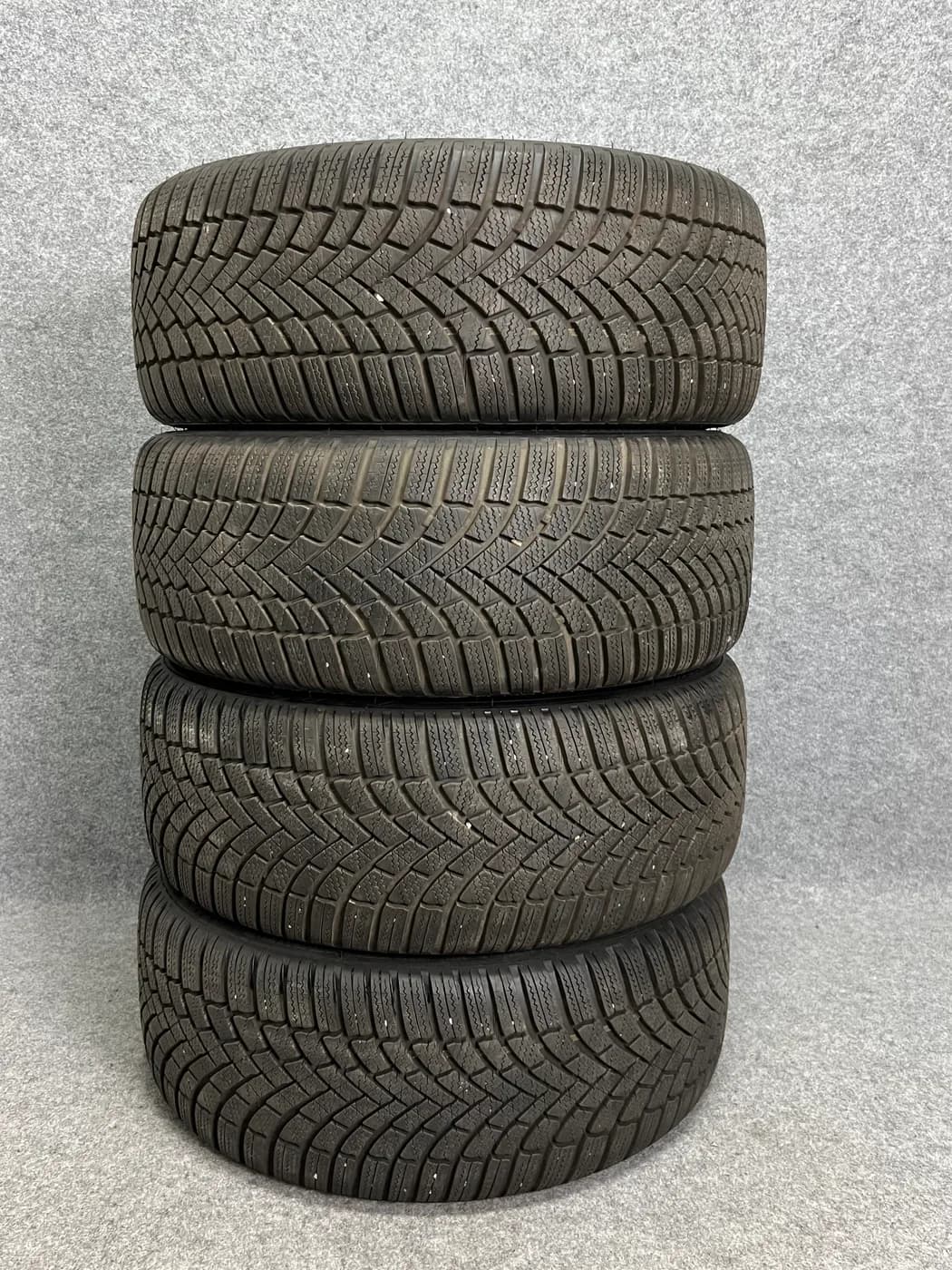 Bridgestone 225/40r18 téli
