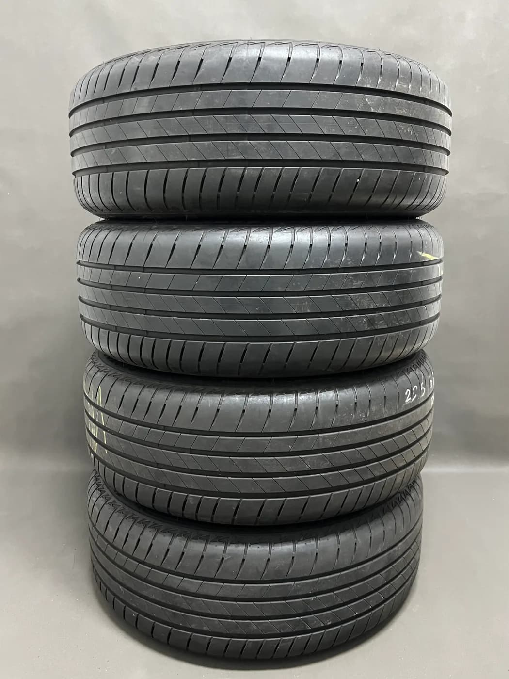 Bridgestone 235/55r18 nyári